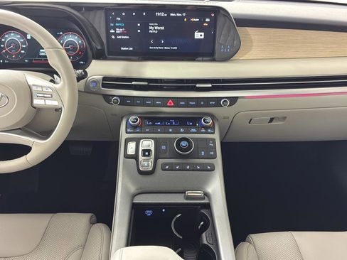 Used 2024 Hyundai Palisade Limited image 18