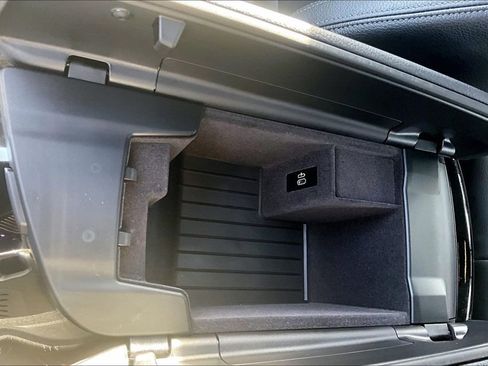 Used 2023 BMW 530e xDrive 530e iPerformance w/ Premium Package image 32