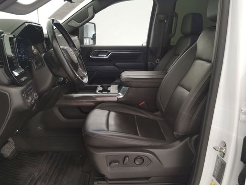 Used 2024 Chevrolet Silverado 3500 LTZ w/ LTZ Texas Edition image 5