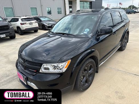 Used 2019 Dodge Journey Crossroad w/ Nav & Sun Group FWD image 4