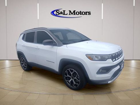 Used 2025 Jeep Compass Limited AWD/4WD image 1