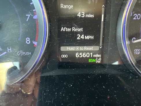 Used 2019 Toyota Highlander XLE FWD image 18