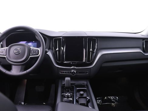 Certified 2025 Volvo XC60 B5 Core AWD/4WD image 8