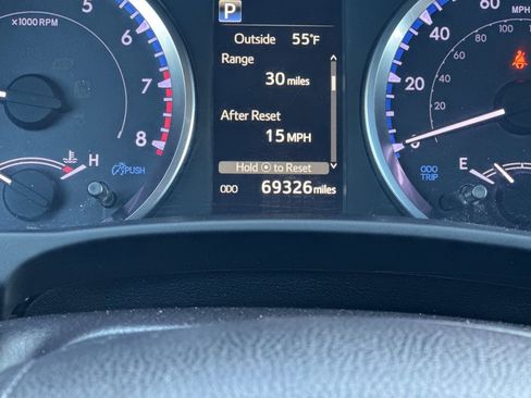 Used 2019 Toyota Highlander LE w/ Carpet Mat Package (TMS) image 25