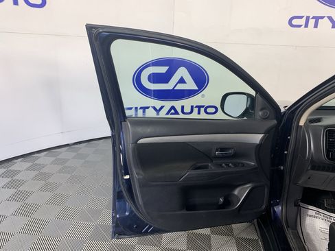 Used 2018 Mitsubishi Outlander ES image 14