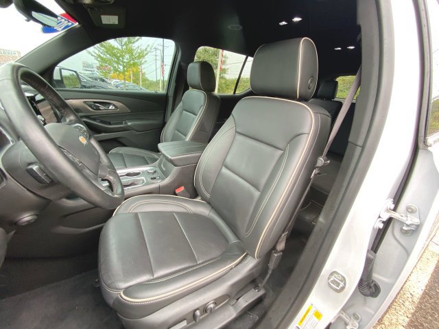 Used 2023 Chevrolet Traverse Premier FWD image 19