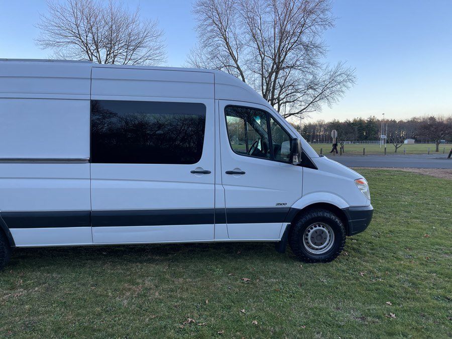 Used 2011 Freightliner Sprinter 2500 RWD image 27