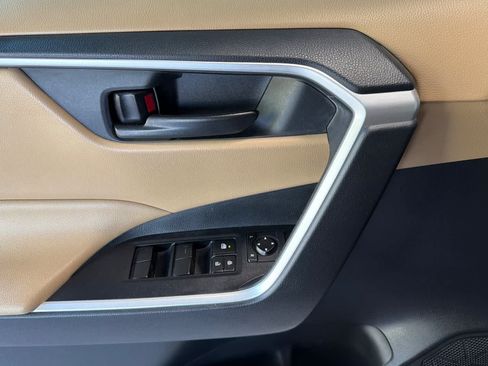 Used 2020 Toyota RAV4 LE w/ Carpet Mat Package FWD image 12