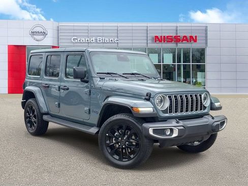 Used 2025 Jeep Wrangler Unlimited Sahara AWD/4WD image 1