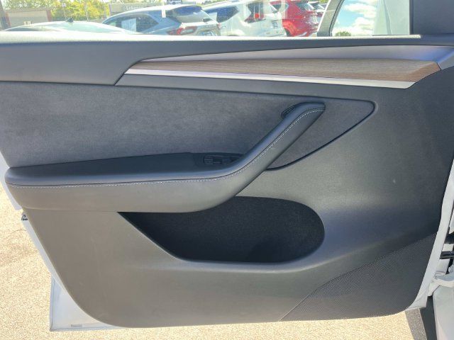 Used 2022 Tesla Model Y Performance AWD/4WD image 27