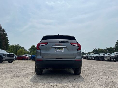 Used 2023 GMC Terrain SLE w/ Driver Convenience Package FWD image 9
