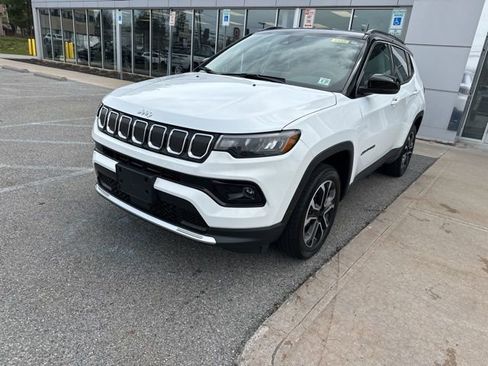 Certified 2022 Jeep Compass Limited AWD/4WD image 2