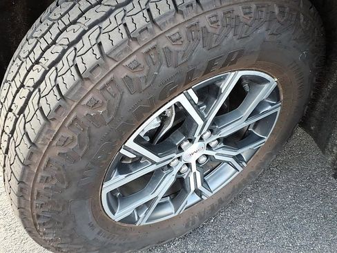 Used 2026 GMC Acadia AT4 w/ Luxury Package AWD/4WD image 10
