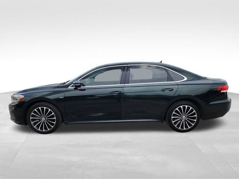 Used 2022 Volkswagen Passat 2.0T FWD image 5