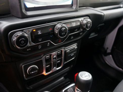 Used 2023 Jeep Wrangler Sahara image 22