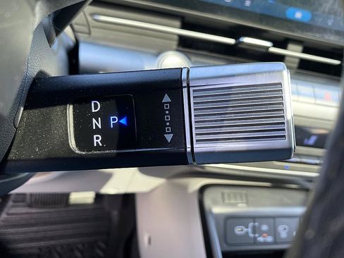 Used 2024 Hyundai Kona Limited FWD image 21