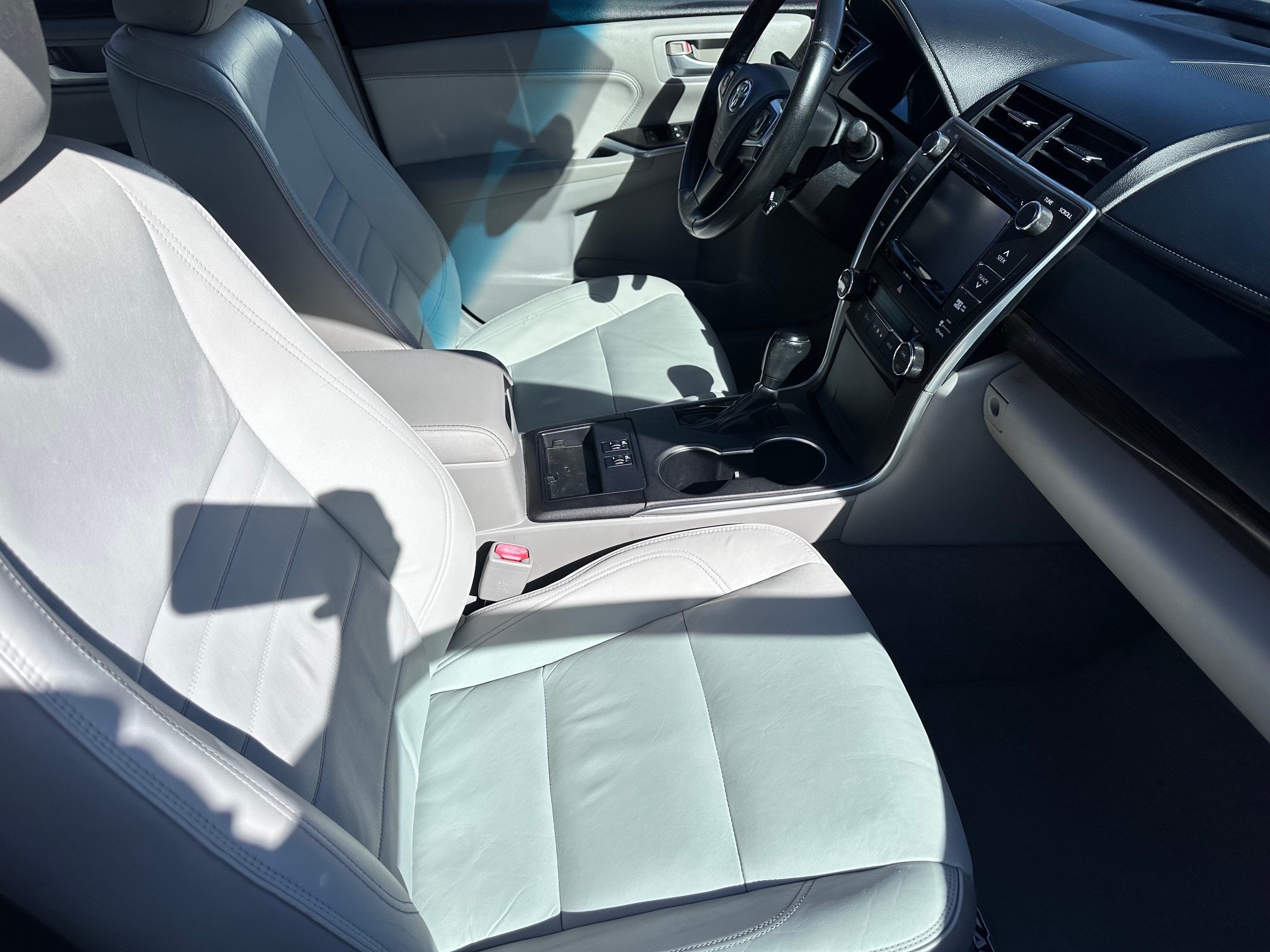 Used 2016 Toyota Camry XLE w/ Moonroof Package FWD image 9