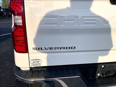 Used 2023 Chevrolet Silverado 1500 LT AWD/4WD image 7