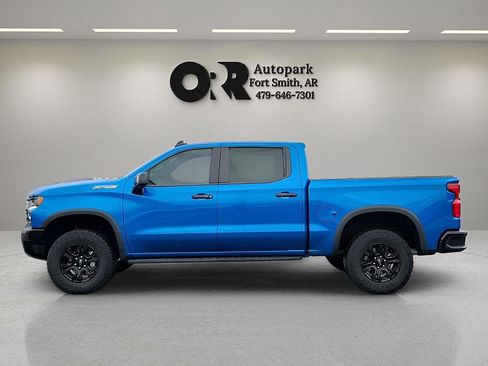 Used 2023 Chevrolet Silverado 1500 ZR2 w/ Technology Package AWD/4WD image 3