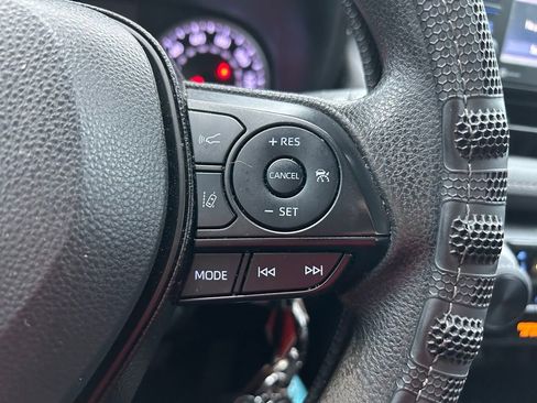 Used 2021 Toyota RAV4 LE image 18