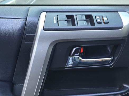 Used 2019 Toyota 4Runner SR5 AWD/4WD image 12