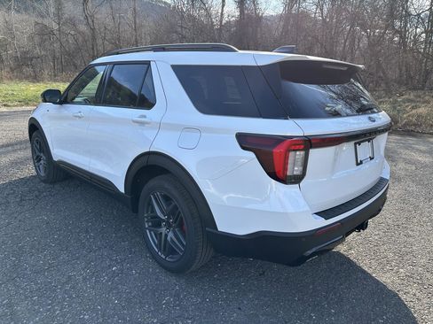 New 2026 Ford Explorer ST-Line w/ ST-Line Street Pack image 5