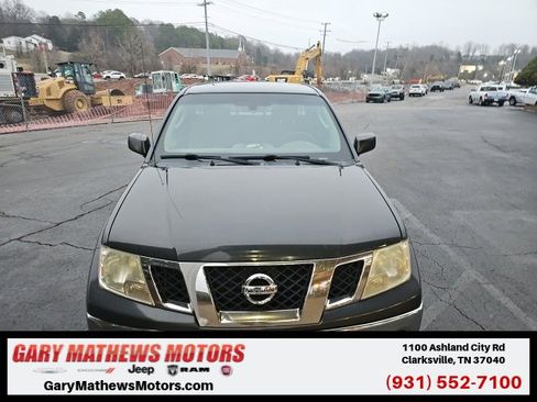 Used 2011 Nissan Frontier SV image 1