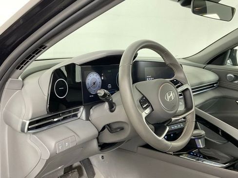 Used 2025 Hyundai Elantra SEL image 13