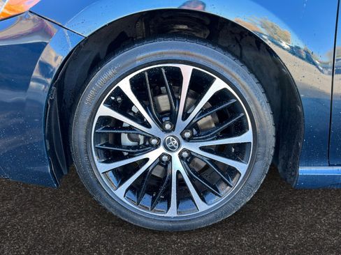 Used 2018 Toyota Camry LE image 14