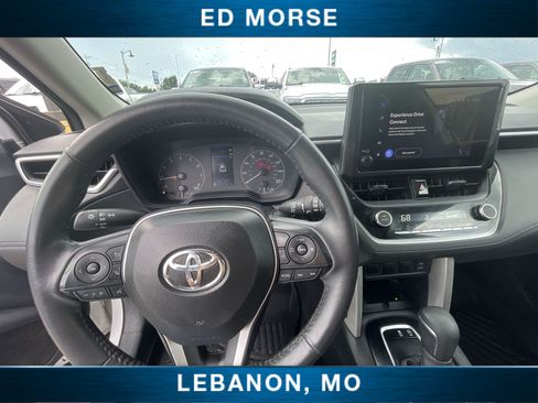 Used 2024 Toyota Corolla Cross LE w/ Moonroof Package FWD image 11