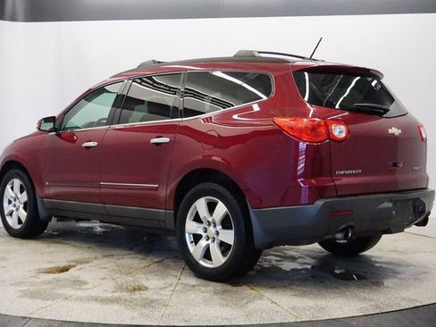 Used 2009 Chevrolet Traverse LTZ image 2