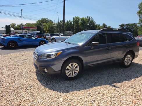 Used 2015 Subaru Outback 2.5i Premium AWD/4WD image 2