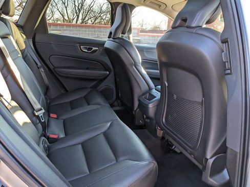 Used 2019 Volvo XC60 T5 Momentum w/ Premium Package image 25