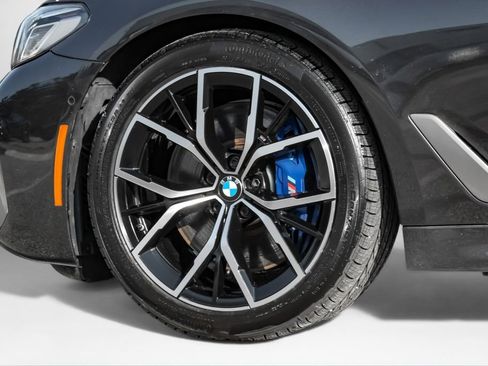 Used 2023 BMW M550i xDrive w/ Dynamic Handling Package AWD/4WD image 59