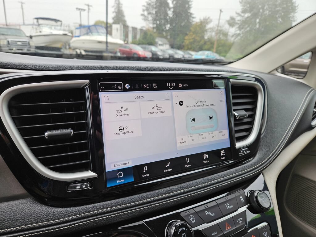 Used 2021 Chrysler Pacifica Touring-L FWD image 21