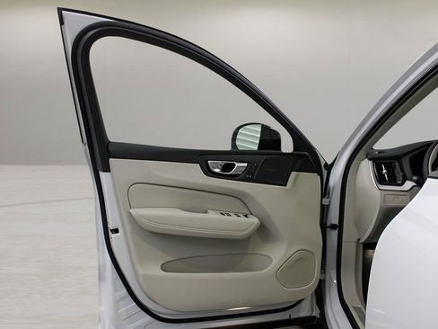 New 2026 Volvo XC60 B5 Ultra w/ Protection Package Premier image 28