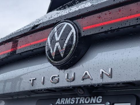 New 2026 Volkswagen Tiguan SE image 31