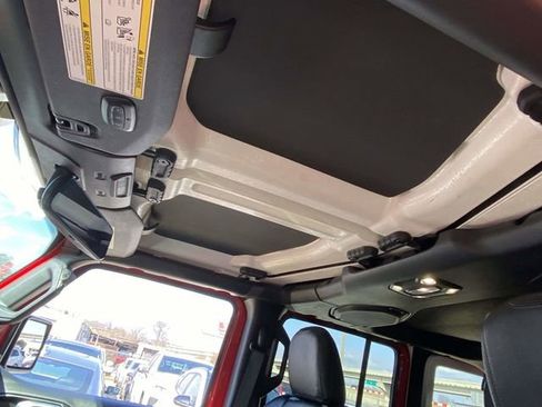 Used 2022 Jeep Wrangler Unlimited Rubicon w/ LED Lighting Group image 17