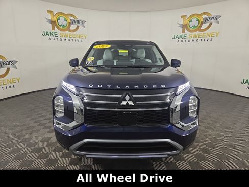 New 2025 Mitsubishi Outlander SE image 2