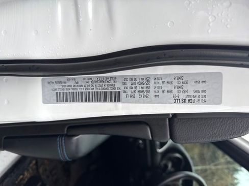 Used 2019 Jeep Grand Cherokee Laredo image 23