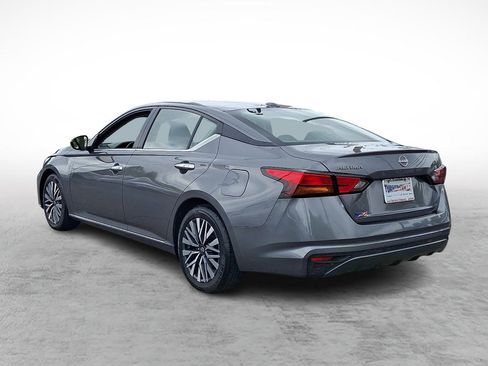 Used 2025 Nissan Altima 2.5 SV FWD image 3