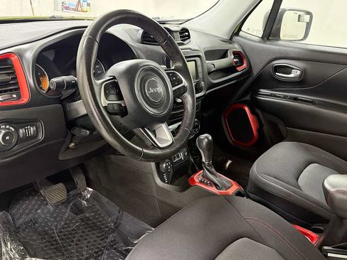 Used 2017 Jeep Renegade Trailhawk w/ Popular Equipment Group AWD/4WD image 12