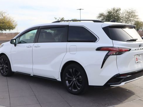 Used 2022 Toyota Sienna XSE image 7
