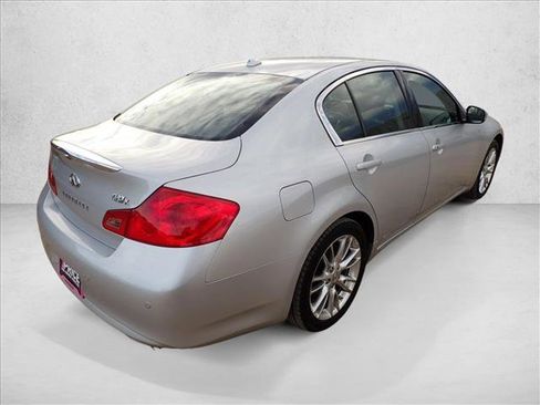 Used 2011 INFINITI G37 x w/ Premium Pkg image 4