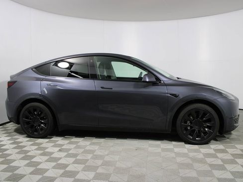 Used 2021 Tesla Model Y Long Range image 34