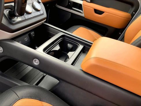 Used 2023 Land Rover Defender 110 X-Dynamic SE image 15