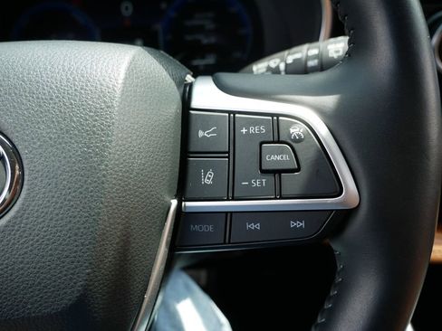 Used 2023 Toyota Highlander Platinum AWD/4WD image 29