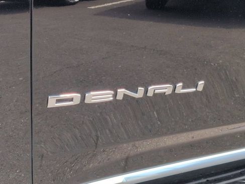 Used 2025 GMC Yukon XL Denali AWD/4WD image 34