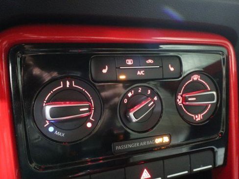 Used 2017 Volkswagen Beetle 1.8T SE image 16