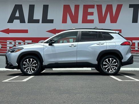 Used 2025 Toyota Corolla Cross AWD Hybrid w/ Moonroof Package image 2